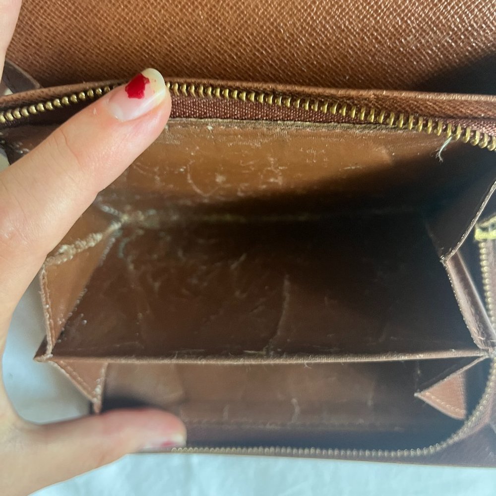 Authentic 2002 Louis Vuitton Monogram Wallet - Picture 13 of 13